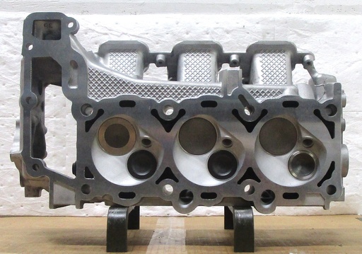 [23R018VS] 2002-2004 + Reconditioned Aluminum Cylinder Head For Dodge 3.7L/226 CID V6, SOHC 12 Valve ( RIGHT ) With Valves And Springs Only, No EGR, Casting # 53020984AB 14RA, Compatible With : Dakota, Durango, Ram Series Truck, Vin : K ( $200 Core Charge ) this is a Used casting so there are visible chips and scratches but they will not affect the performance of the cylinder head. C.H.E will provide Return Core label, please ask for shipping information.
