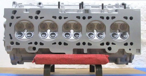 [890005VS] 1998-2000 Reconditioned Aluminum Cylinder Head for Volvo 2.4L/2435cc L5, 20V DOHC Turbo, Engine Code : B5244S, Valves, Springs and Cam Cover only, No Cams, Casting # 1001683003, Cam Cover part # 10001671 PO5, Compatible With : S70, V70 ( $100.00 Core Charge ) Which will be charged at the time of purchase, and the buyer will be reimbursed when the old core is returned ($700.0+$100.0 =$800.0) this is a used casting so there are visible chips and scratches but they will not affect the performance of the cylinder head. C.H.E will provide Return Core label, please ask for shipping information.